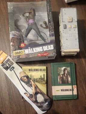 The Walking Dead Collectible Set - AMC Merchandise $80 For All Obo